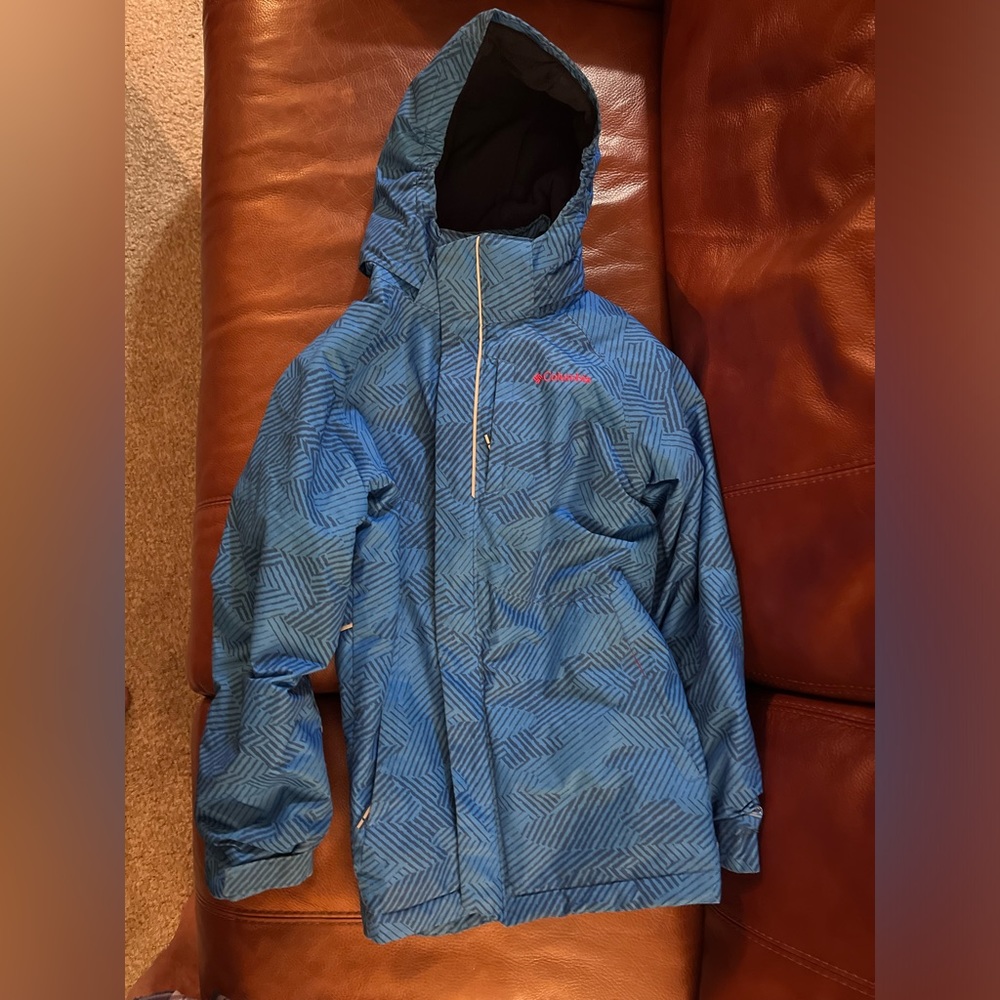 Columbia Boys Binding at hood Zippered chest pocketHand pockets Elastic cuffs
